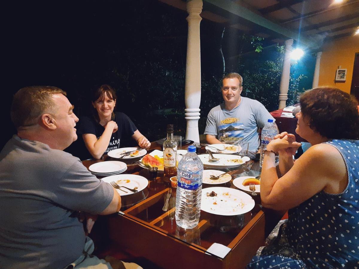 Palitha Homestay Szigirija Kültér fotó