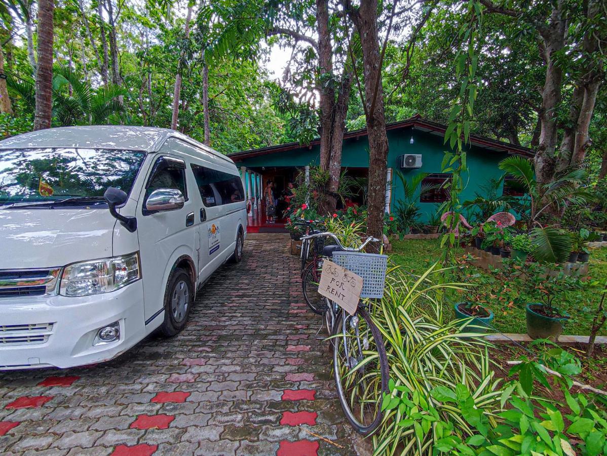 Palitha Homestay Szigirija Kültér fotó