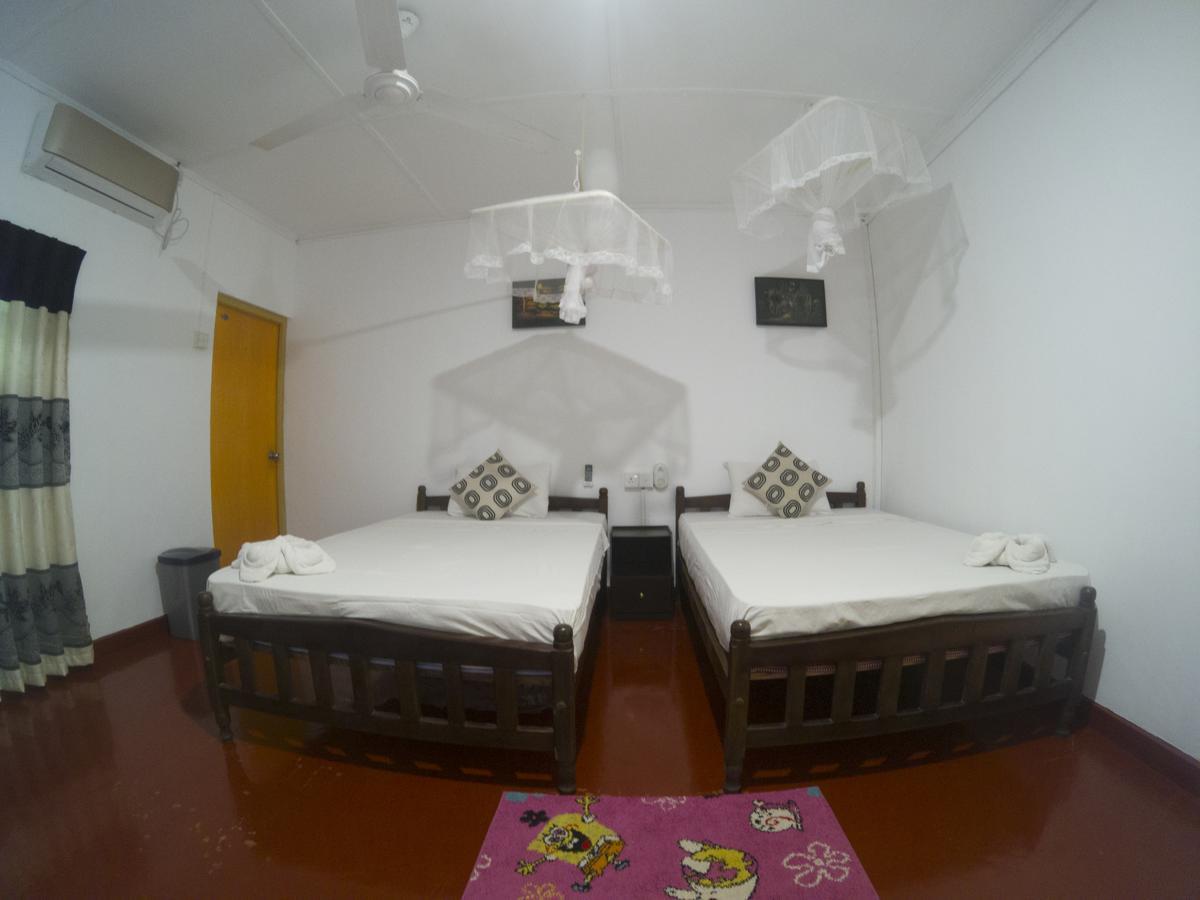 Palitha Homestay Szigirija Kültér fotó