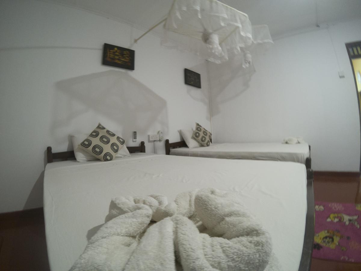 Palitha Homestay Szigirija Kültér fotó